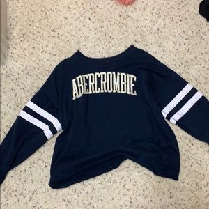 Long sleeved Abercrombie cropped sweatshirt.